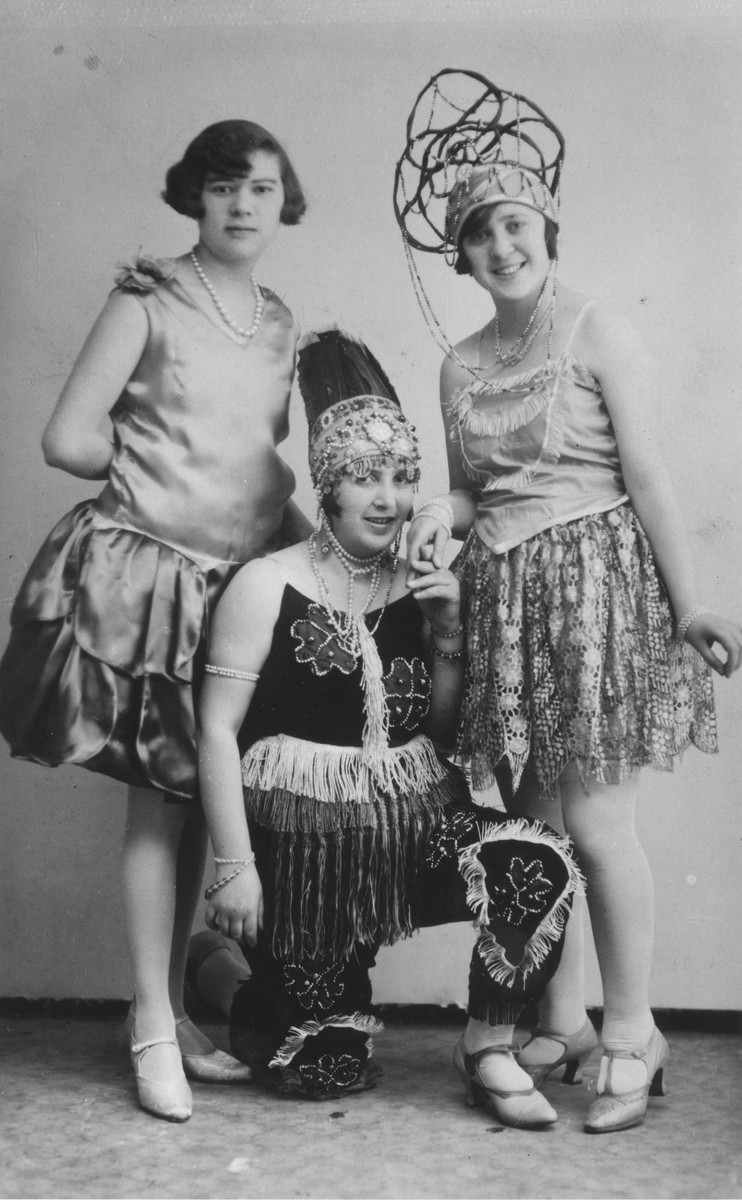 Portrait of Ilona Pressburger and her sisters-in-law, Frederika and Olga Beck wearing costumes.