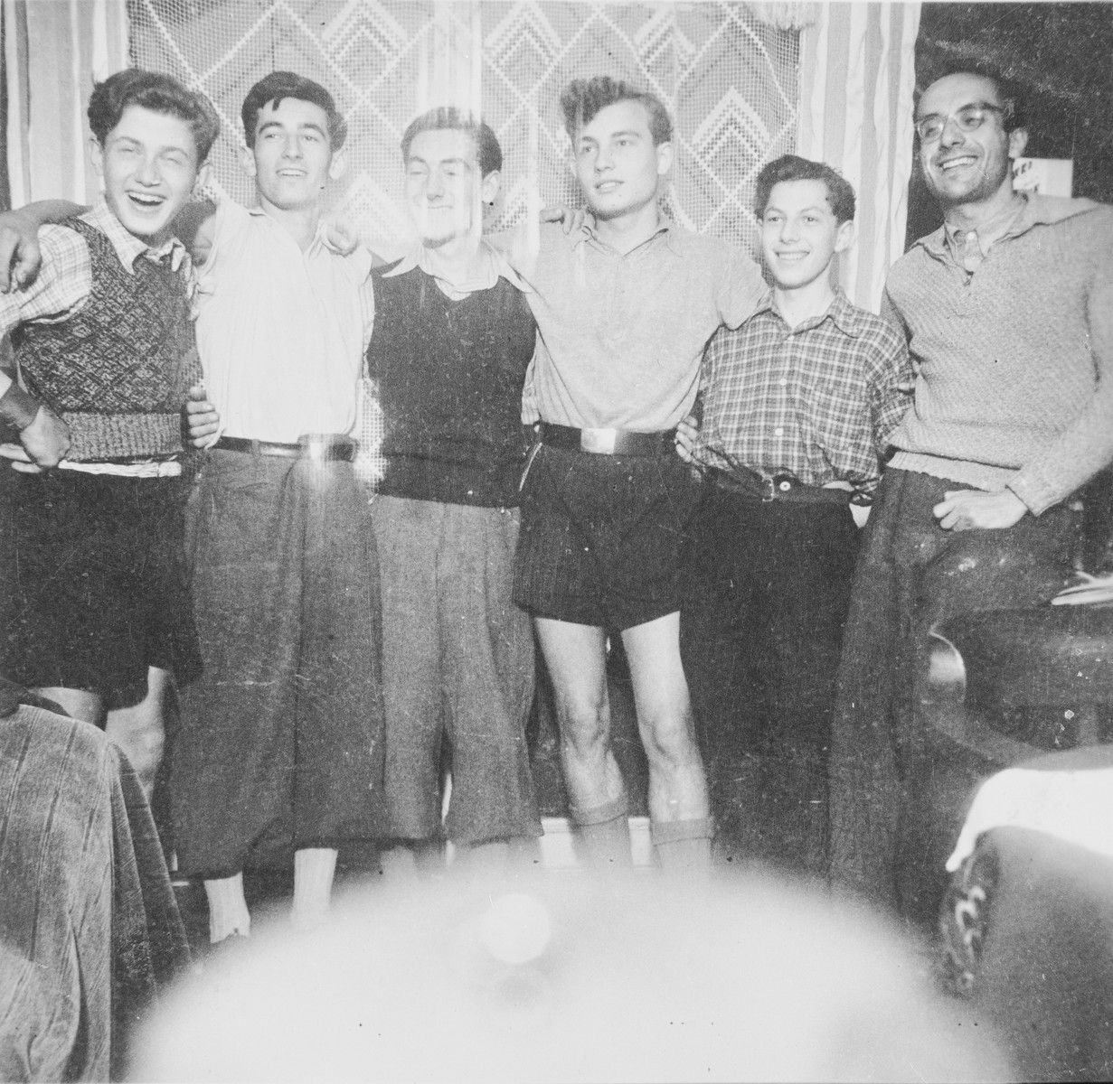 Group portrait of members of the Hehalutz Zionist youth movement in Berlin.  

Among those pictured is Jizchak Schwersenz (at far right.