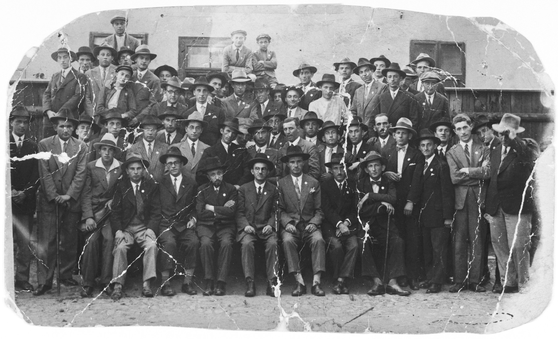 Group portrait of the members of the Mizrahi Zionist movement in Sighet.

Among those pictured are the leader, Mr. Koffler, head of the Jewish administration in Sighet.  Also pictured are Nachum Feldman, Moshe Yuszt, Efraim Raht, Yossy Yuszt and Ali Israel.