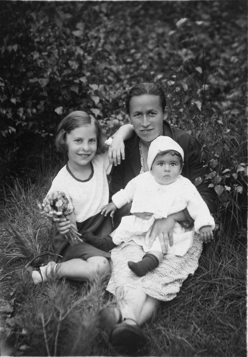 Sia and Margo Izrailewitsch with their nanny, Praskovia Rylski.  

The nanny kept the family photographs during the war and returned them to Sia and her father, Reuven, after their return to Riga after the war.