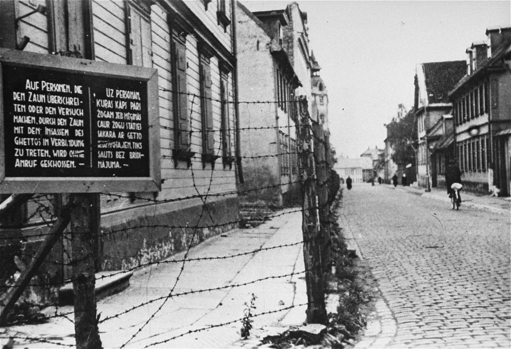 A sign in German and Latvian forbidding unauthorized entrance into the ghetto.