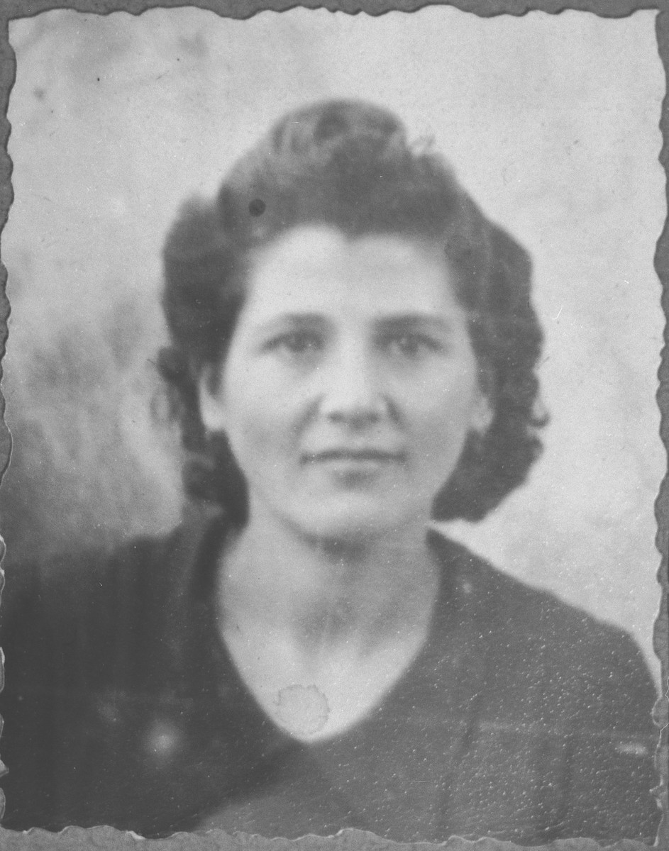 Portrait of Dona Ischach, daughter of Yakov Ischach.  She was a housemaid.  She lived at Synagogina 14 in Bitola.