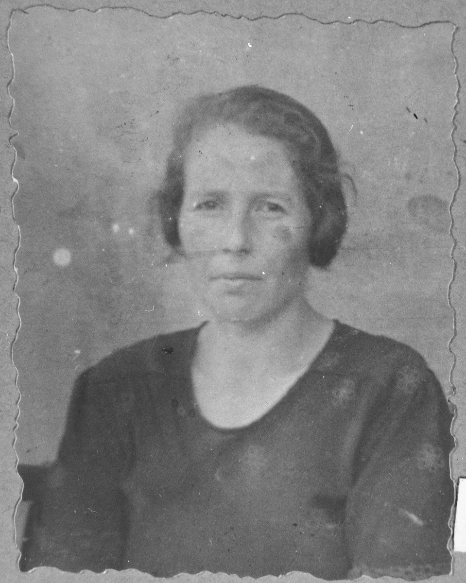 Portrait of Reina Albaranes, wife of Yanto Albaranes.  She lived at Kossantchitcheva 18 in Bitola.