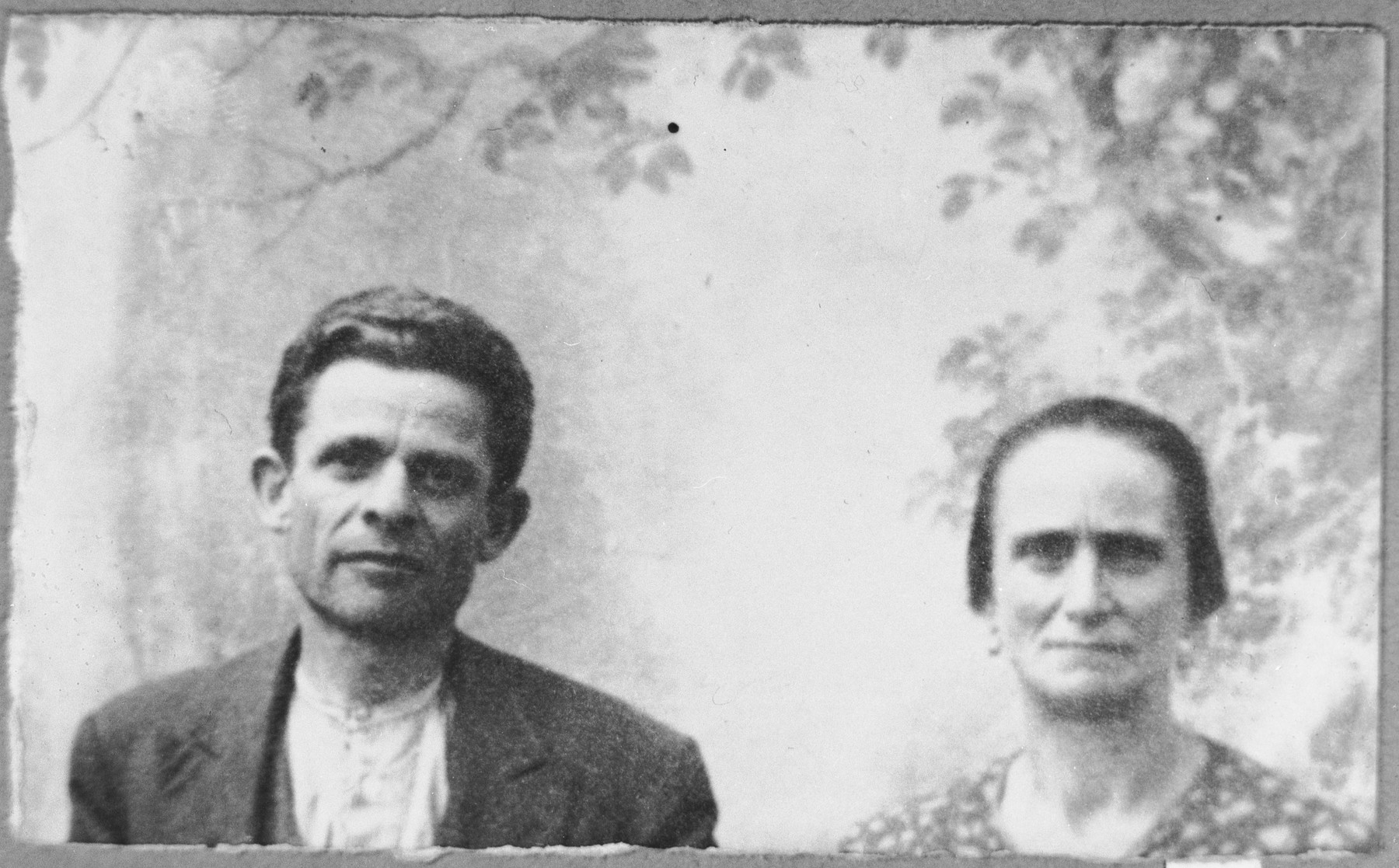 Portrait of Aron Albala and his wife, Rebeka.  Aron was a second-hand dealer.  They lived at Zmayeva 18 in Bitola.