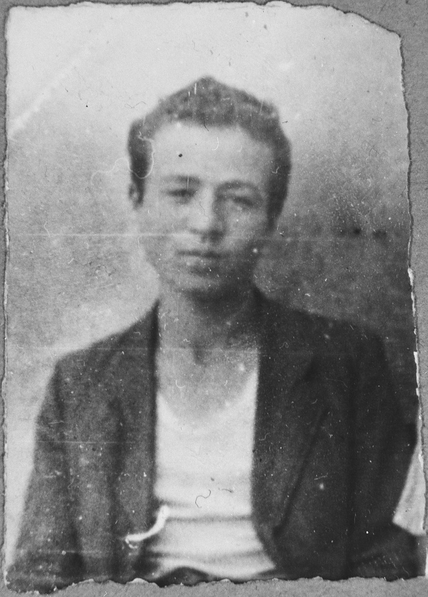 Portrait of Mishulam Alba, son of Yakov Alba.  He was a student.  He lived at Herzegowatschka 27 in Bitola.