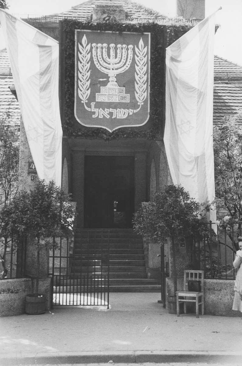 Entrance to the first Israeli consulate in Munich, located on the Maria Theresienstrasse.