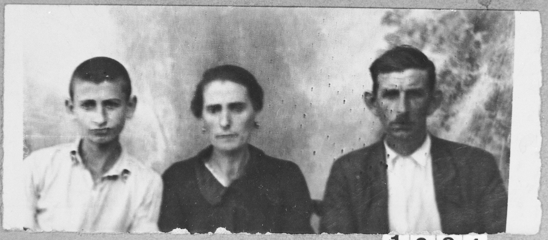 Portrait of Rachamin Hasson, his wife, Lea, and his son, David.  Rachamin was a rag dealer and David, a student.  They lived at Davidova 13 in Bitola.