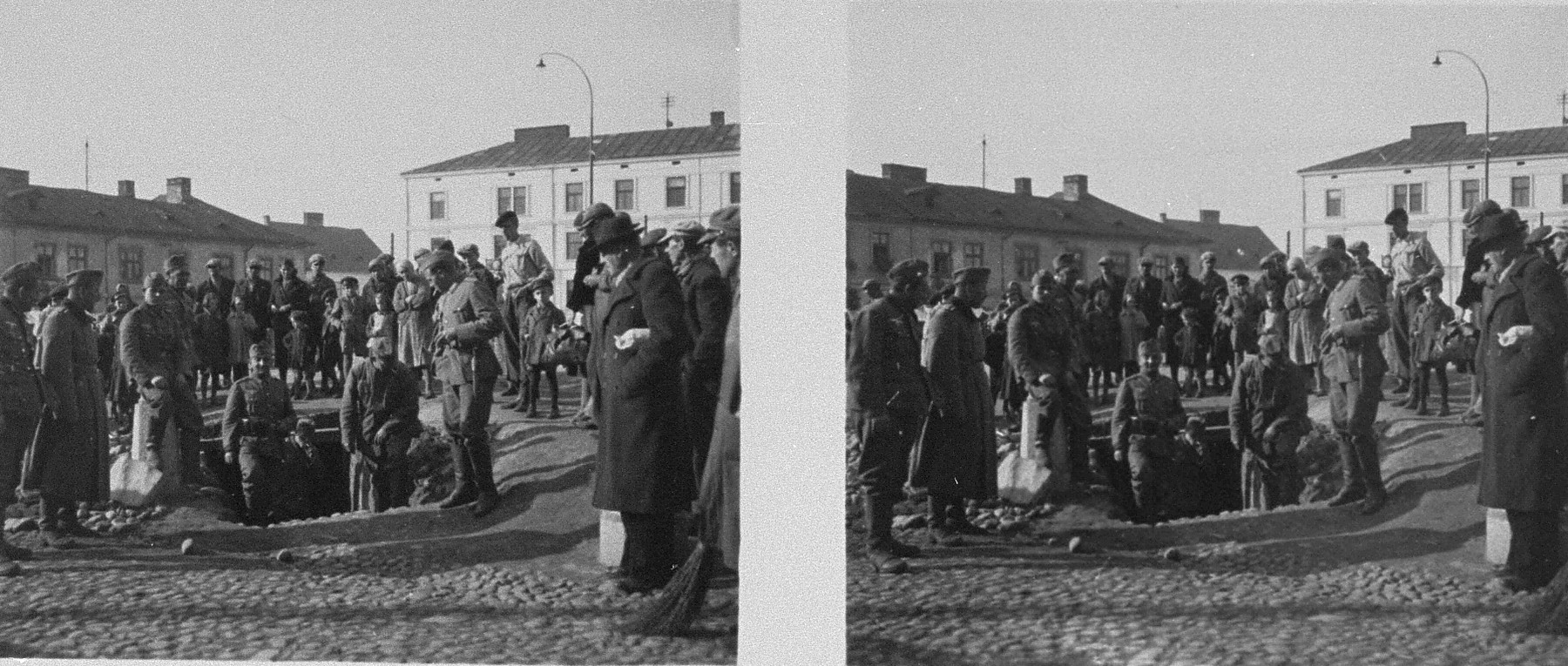 Steroscopic photogrph of German soldiers inspecting a Polish bomb shelter in Tarnow.