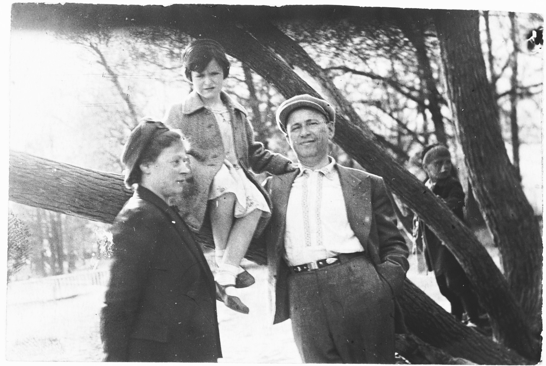 Portrait of the Schneidman family on an excursion to a park in Leningrad.

From left to right are Maria, Galina and Ilya Schneidman.