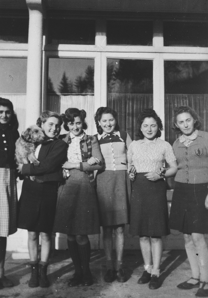 Group portrait of Jewish teenagers in Vic-sur-Cere.

From left to right is Josephine, Ruth Strauss holding their dog, Suzanne Kavale, Dora Kavale, Ruth Eishberg and Francine Kellner.
