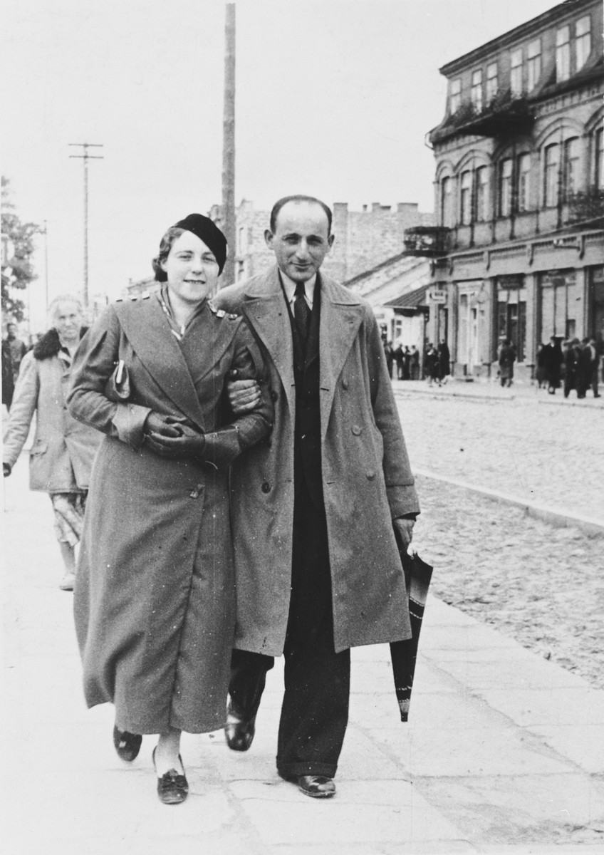 Pesl and Joshua Prizant walk down a street in prewar Poland.