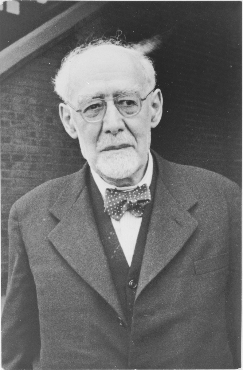 Portrait of 75-year-old Rabbi Leo Baeck upon his arrival in Hamburg at the start of a three week visit to Germany.

Baeck was greeted at the airport by Norbert Wollheim, Chairman of the Central Committee of Jews in the British Zone.  Baeck's trip included participation in an evangelical congress in Darmstadt on October 12, as well as numerous appearances before local Jewish communities.