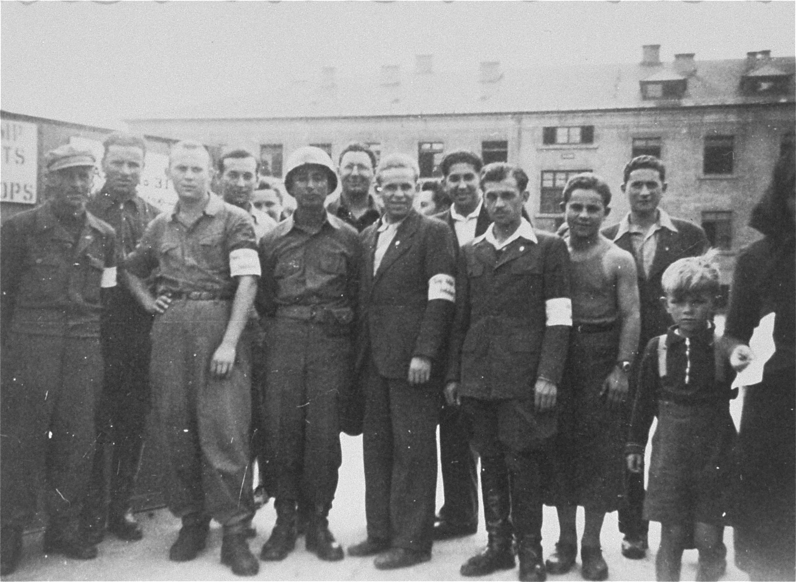 Group portrait of Jewish DPs at the New Palestine displaced persons camp.