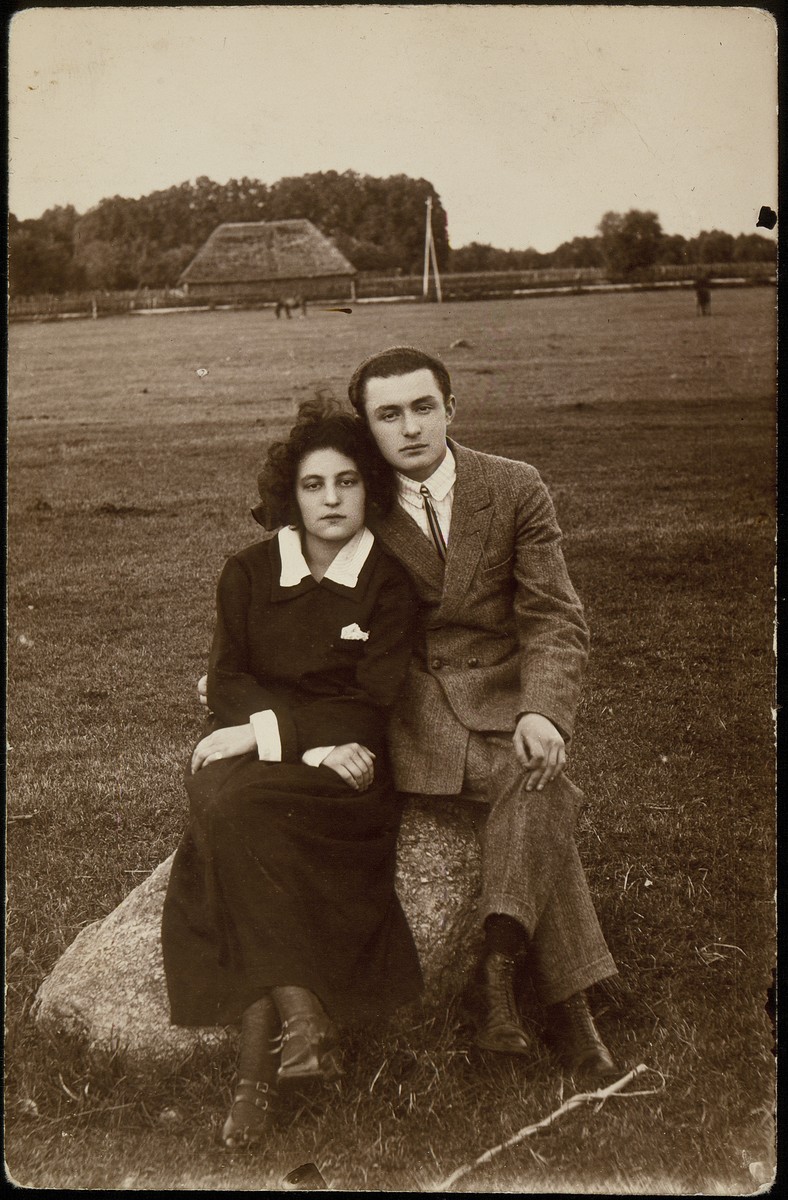 A Jewish brother and sister pose sitting on a rock in a field in Eisiskes.

Pictured are Rachel and Peretz Kaleko, both teachers who immigrated to Palestine in the early 1930s.