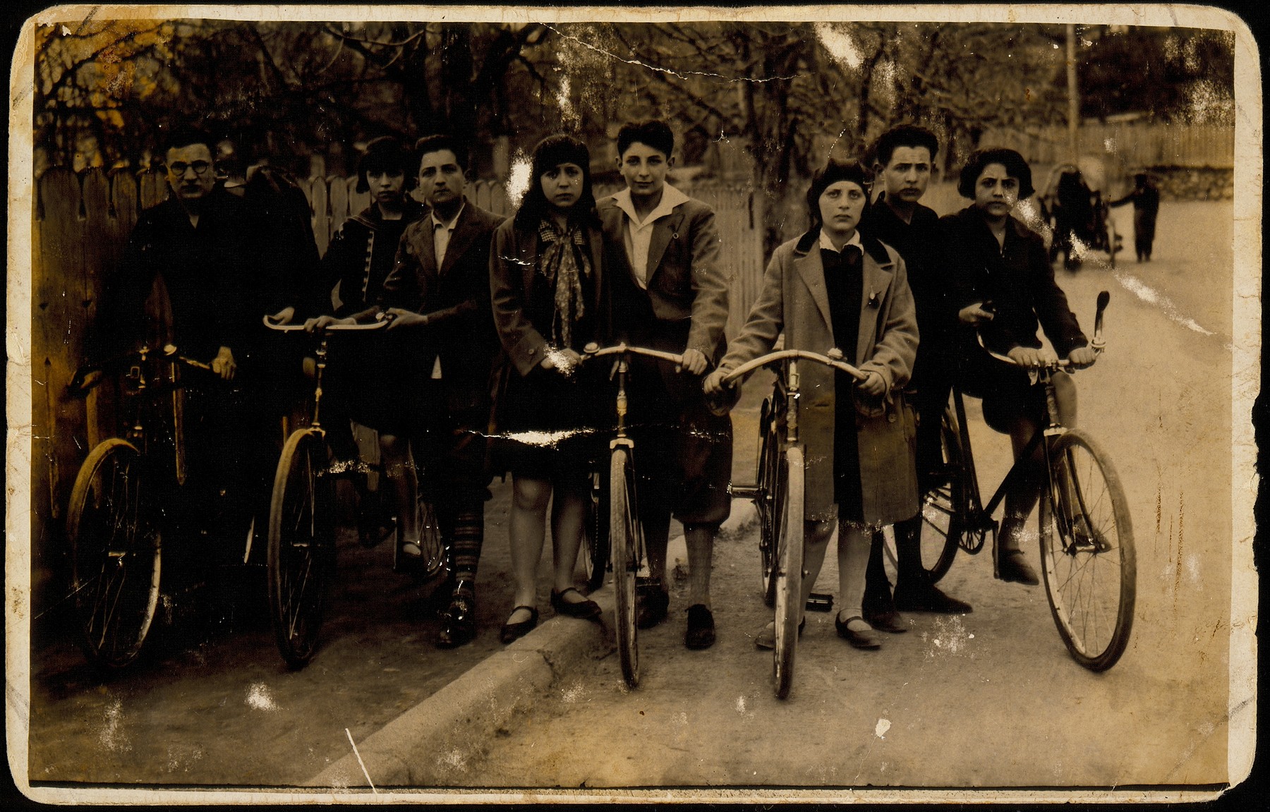 Zionist friends from surrounding towns enjoy a bicycle excursion to Eisiskes.