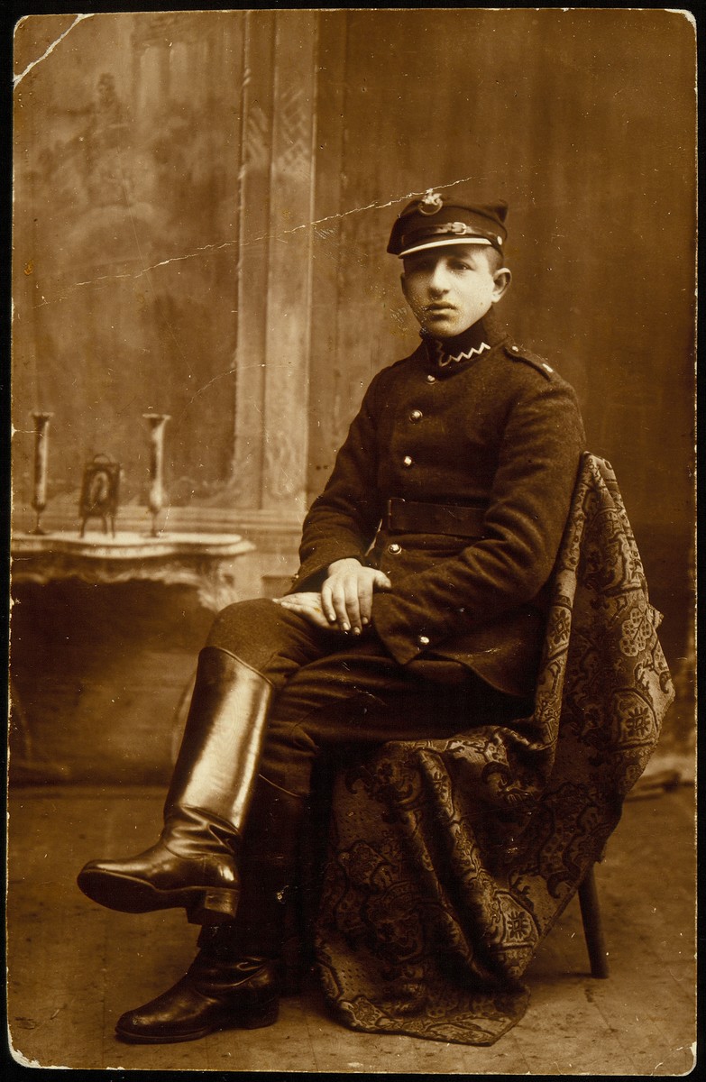 Studio portrait of Avraham Gurshofski in his Polish army uniform.  

He was murdered during the Holocaust.
