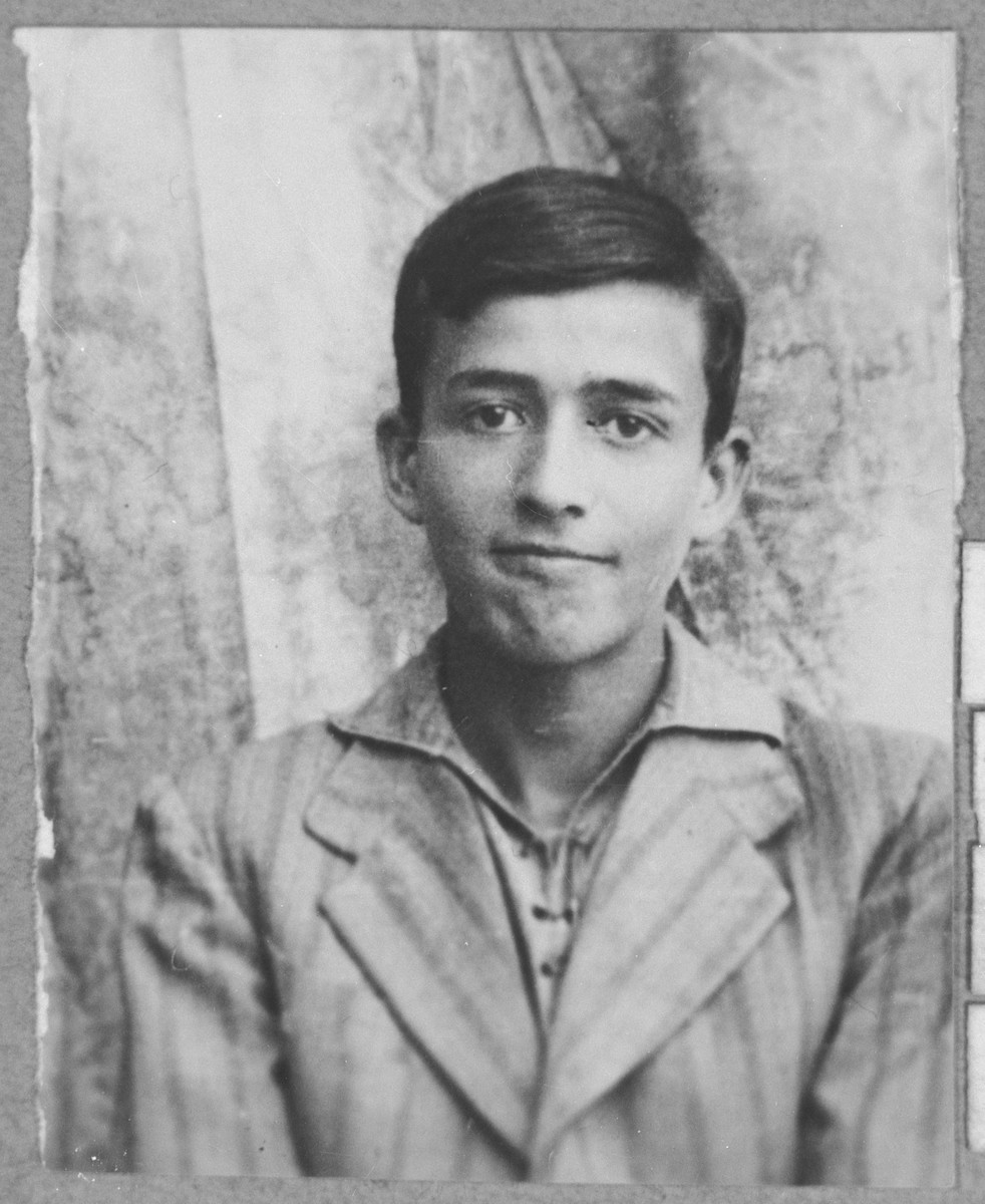 Portrait of Isak Todelano, son of Menachem Todelano.  He was a student.  He lived at Bistritska 9 in Bitola.