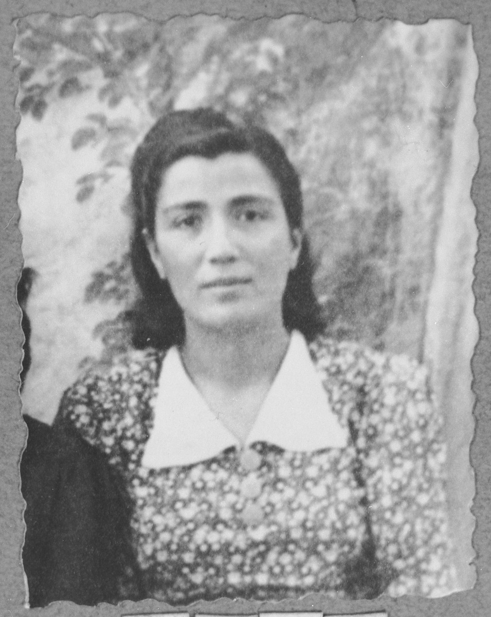 Portrait of Dona Hasson, daughter of Avram Hasson.  She was a tailor.  She lived at Sinagogina 6 in Bitola.