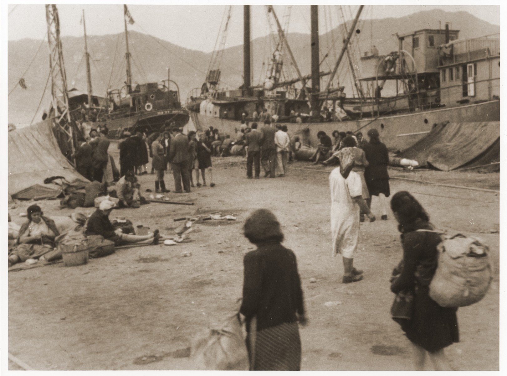 Jewish DPs camp out at the port of La Spezia while waiting for permission to sail to Palestine.