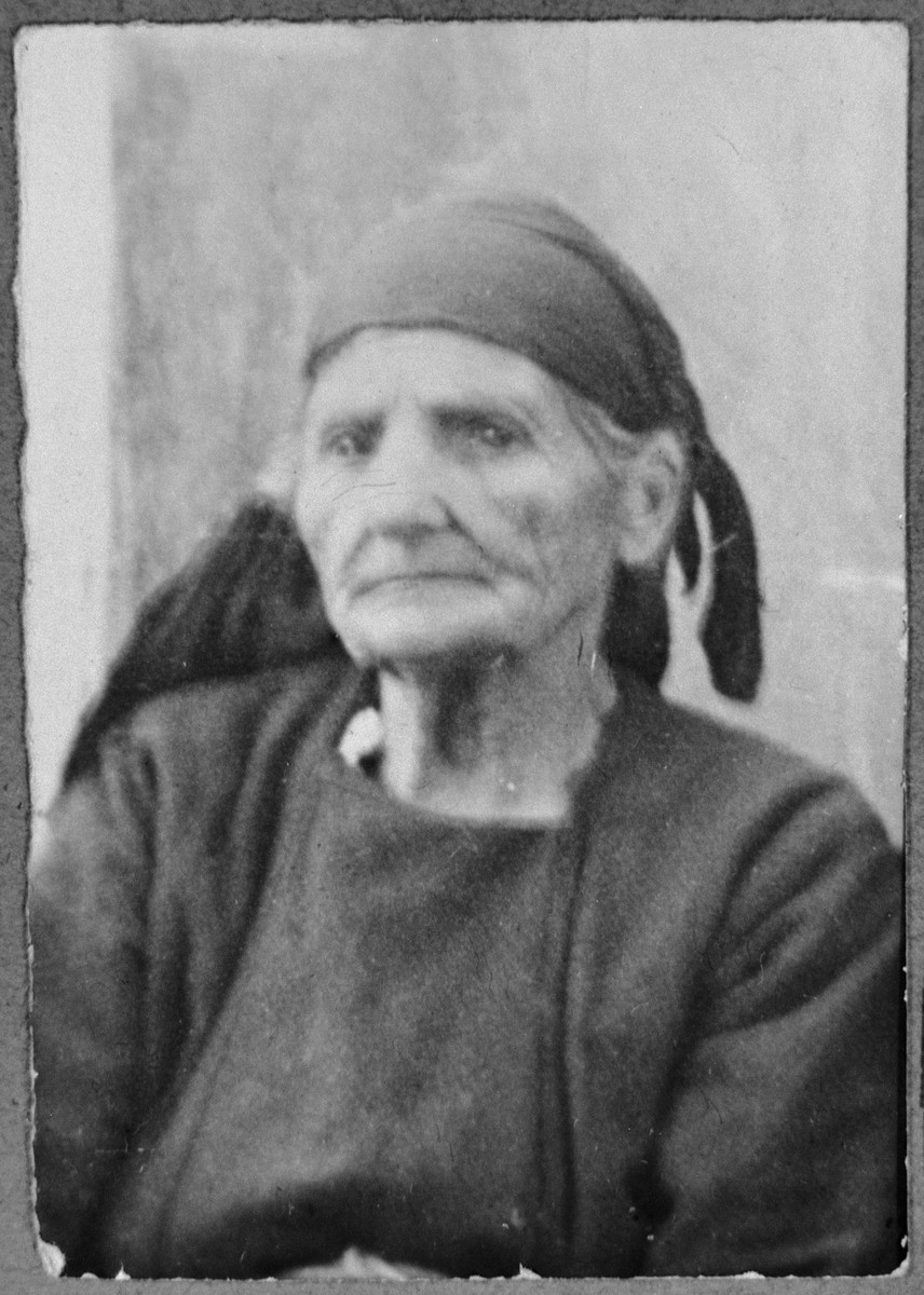 Portrait of Sara Massot (patronymic: Yakov).  She lived at Sinagogina 12 in Bitola.