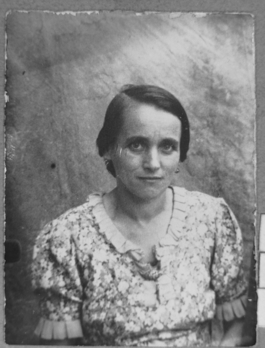 Portrait of Lutsa Massot, wife of Gabriel Massot.  She lived at Karagoryeva 68 in Bitola.