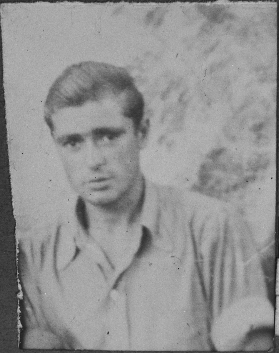 Portrait of Eliau Mishulam, son of Benzion Mishulam.  He was a student.  He lived at Orizarska 7 in Bitola.