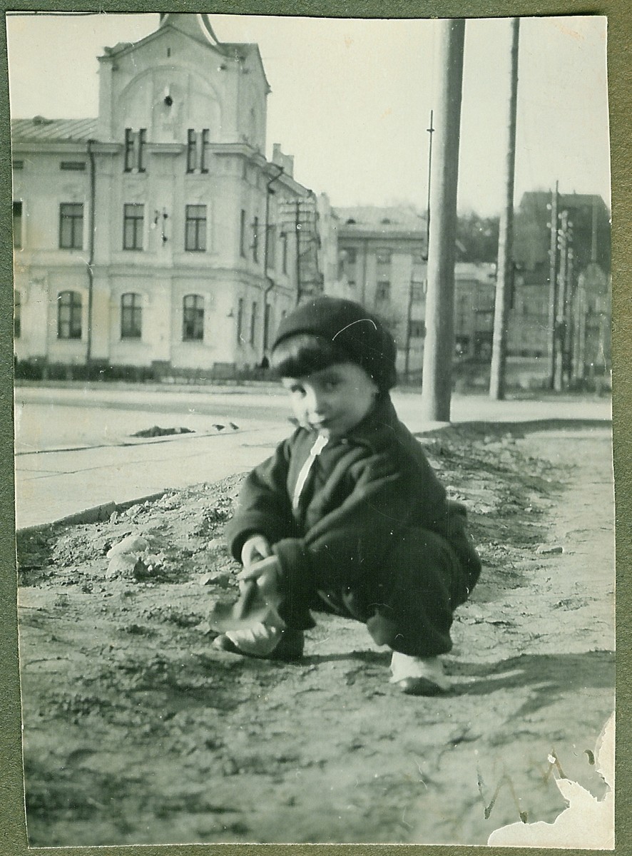 A three-year-old Lithuanian-Jewish boy poses near his home on Vienybes Square in Kaunas.

Pictured is Dmitri Kopelman.