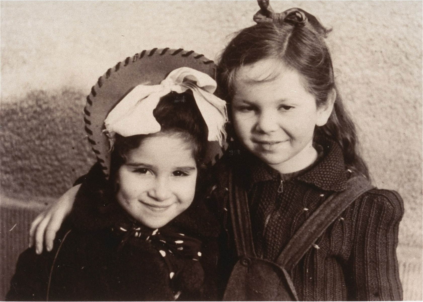 Henia Wisgardisky (right) with her cousin, Bluma Berk (left).