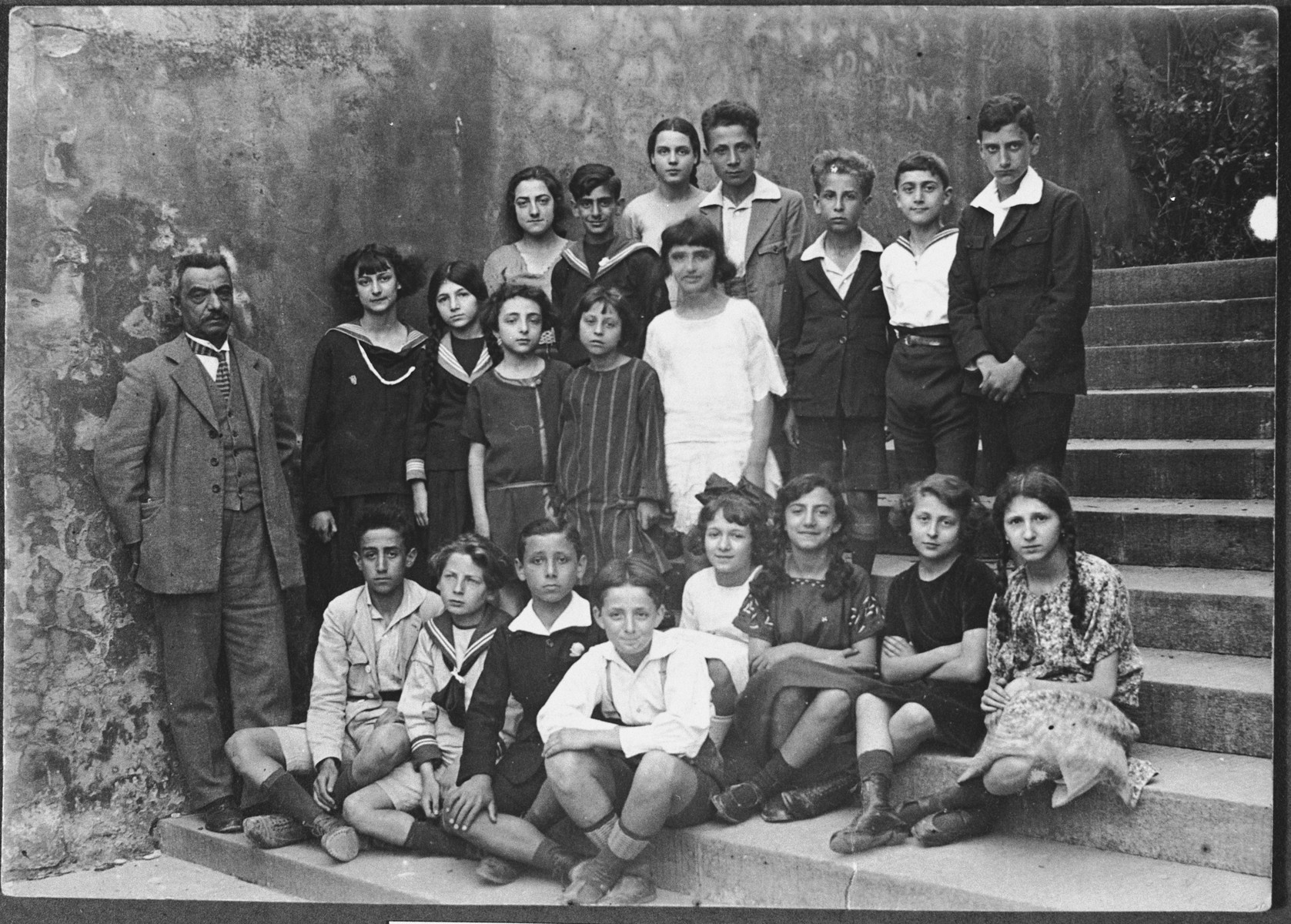 Class photo of school children in Florence, Italy.

Those pictured include Anna DiGioacchino.
