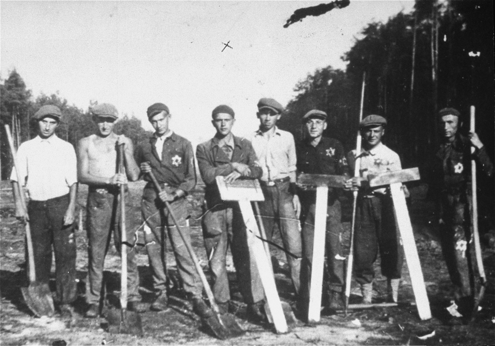 Group portrait Jewish forced laborers who worked on the construction of the autobahn in Geppersdorf, Germany.  

Among those pictured is Abram Stone (fourth from the left).
