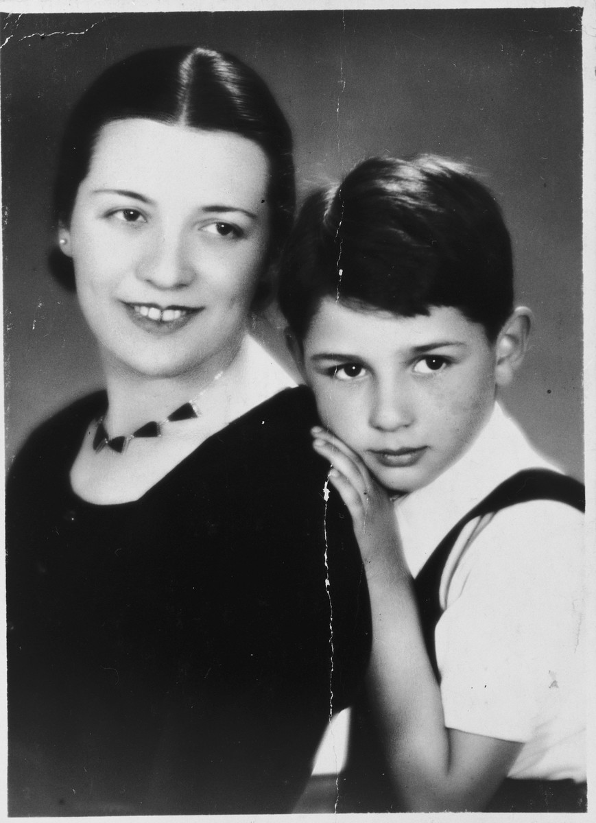 Studio portrait of Eva and Arieh Klein.