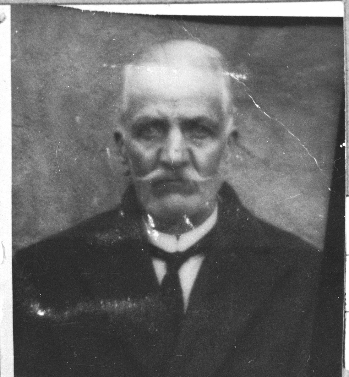 Portrait of Shua Kassorla.  He lived at Karagoryeva 52 in Bitola.  He was born in 1879 and worked as a second-hand dealer.