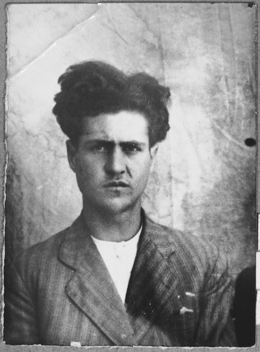 Portrait of Mordechai Koen, son of Avram Koen.  He was a second-hand dealer.  He lived at Gligora 14 in Bitola.