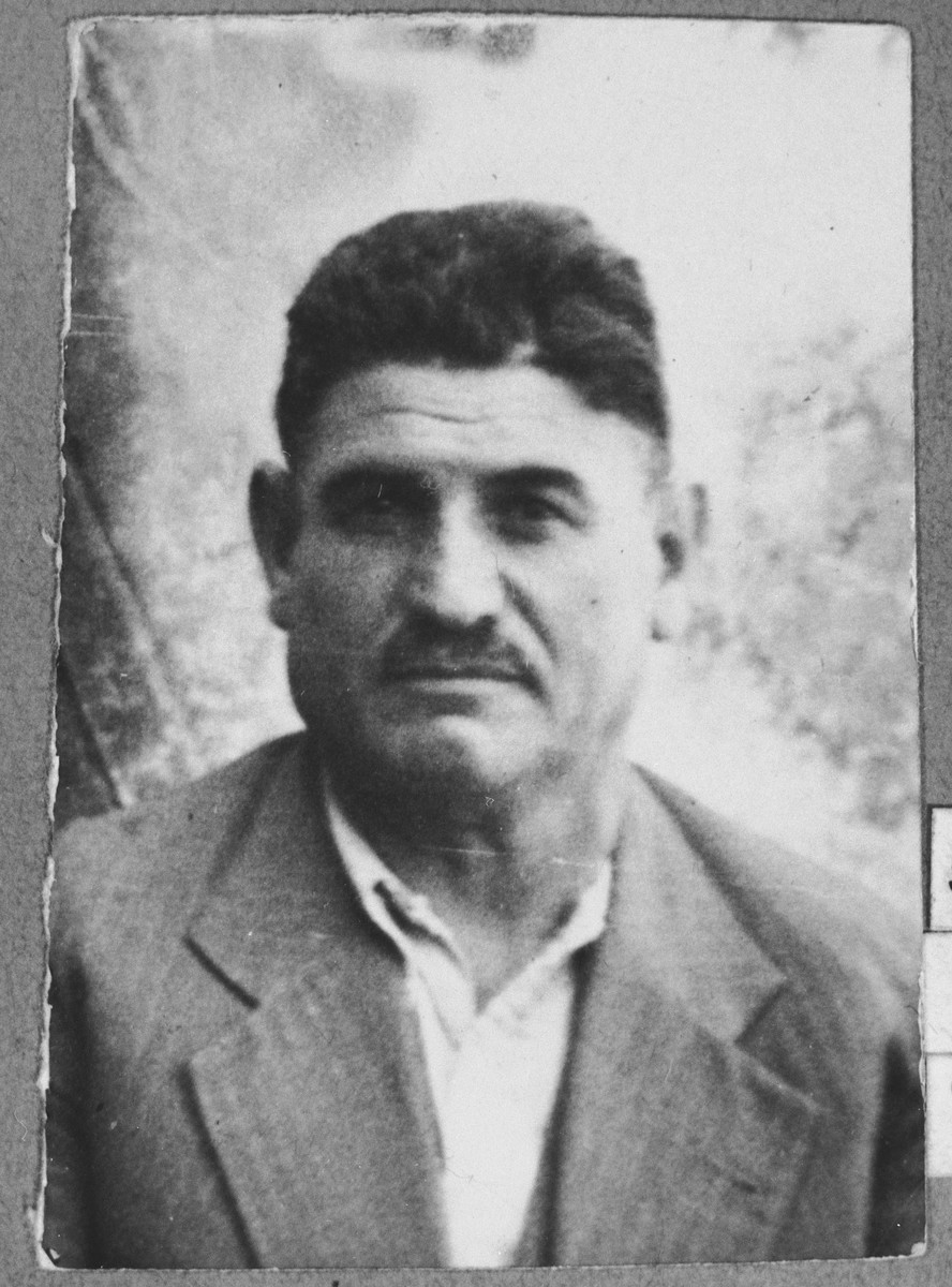 Portrait of Avram Koen.  He was a second-hand dealer.  He lived at Gligora 14 in Bitola.