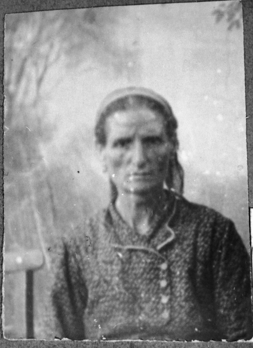 Portrait of Sara Koen, wife of Aron Koen. She lived at Karagoryeva 75 ...