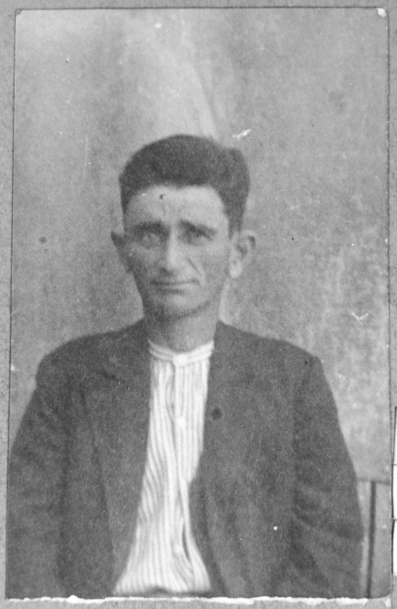 Portrait of Mordechai Leon.  He was a rag dealer.  He lived on Zmayeva 10 in Bitola.