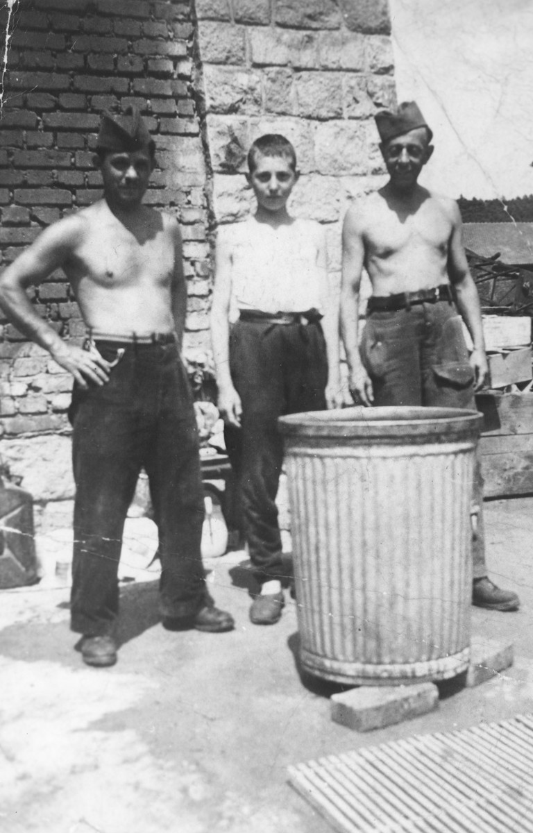 Zoltan Farkas poses with two liberated Jewish POWs from Serbia.