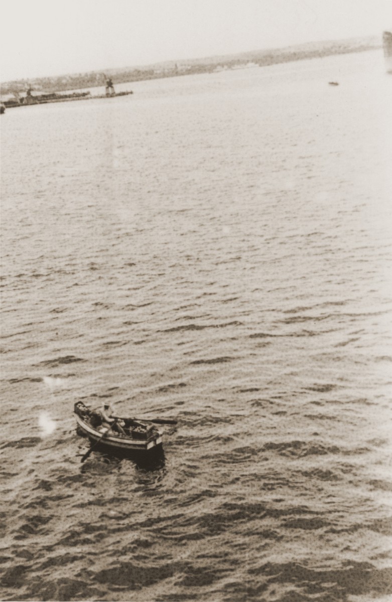 View of Havana harbor with several small boats carrying relatives of St. Louis passengers, Cuban officials and other negotiators seeking to resolve the St. Louis crisis.