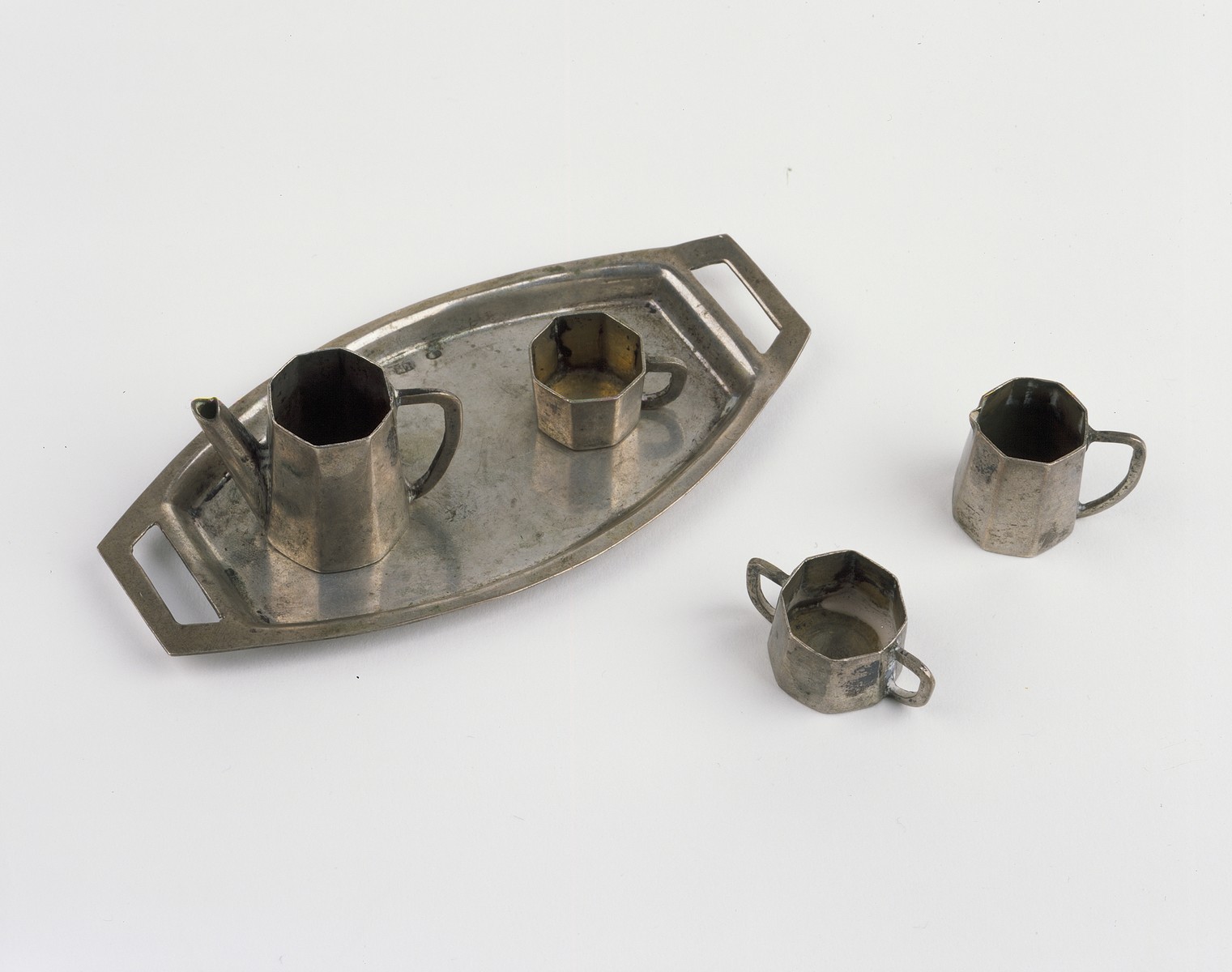 A five-piece miniature silver tea set given to Elzbieta Lusthaus by her grandmother prior to moving into the Tarnow ghetto.