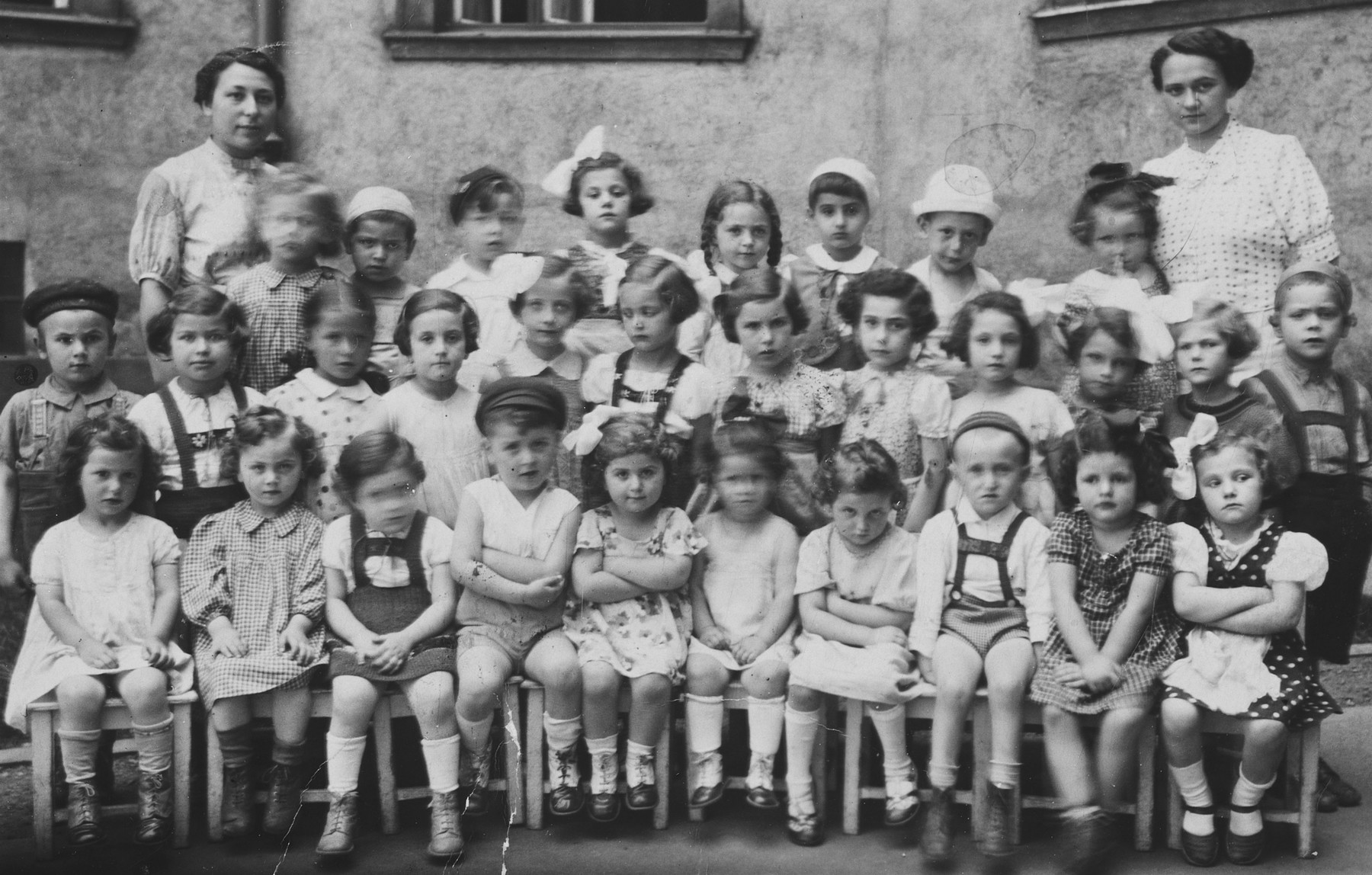 Class photograph of the Jewish kindergarten in Bratislava.

Among those pictured is Hetty Fisch, second row, fourth from the left.