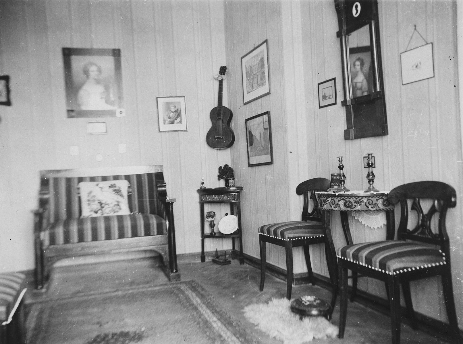 Interior view of the living-room of the Wolff family in Braunsberg, Germany.