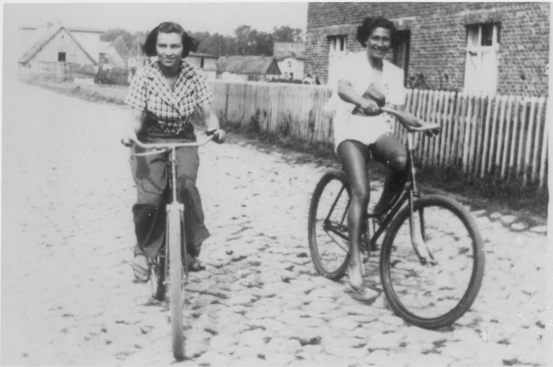 Pola Rozner and Rys Berkowicz ride bicycles in a vacation resort.  Paula later perished in the Holocaust.