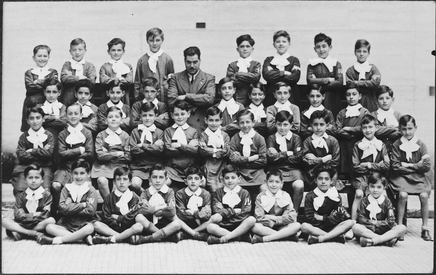 Group portrait of the students of the last year at "Enrico Corradini."  

Sergio is pictured in the second row from the bottom, and fifth from the left.  He is in front of teacher Pastina.