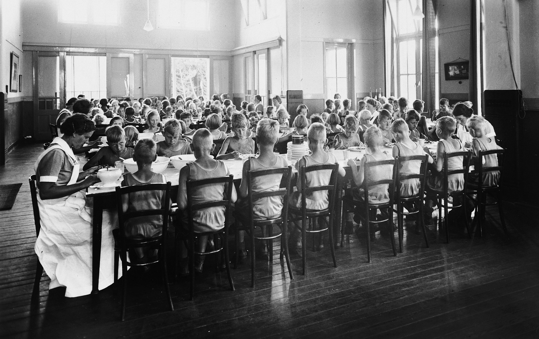 Children eating in the dining hall at the children's home referred to as the "Zeehuis" (Sea house) in Bergen aan Zee.