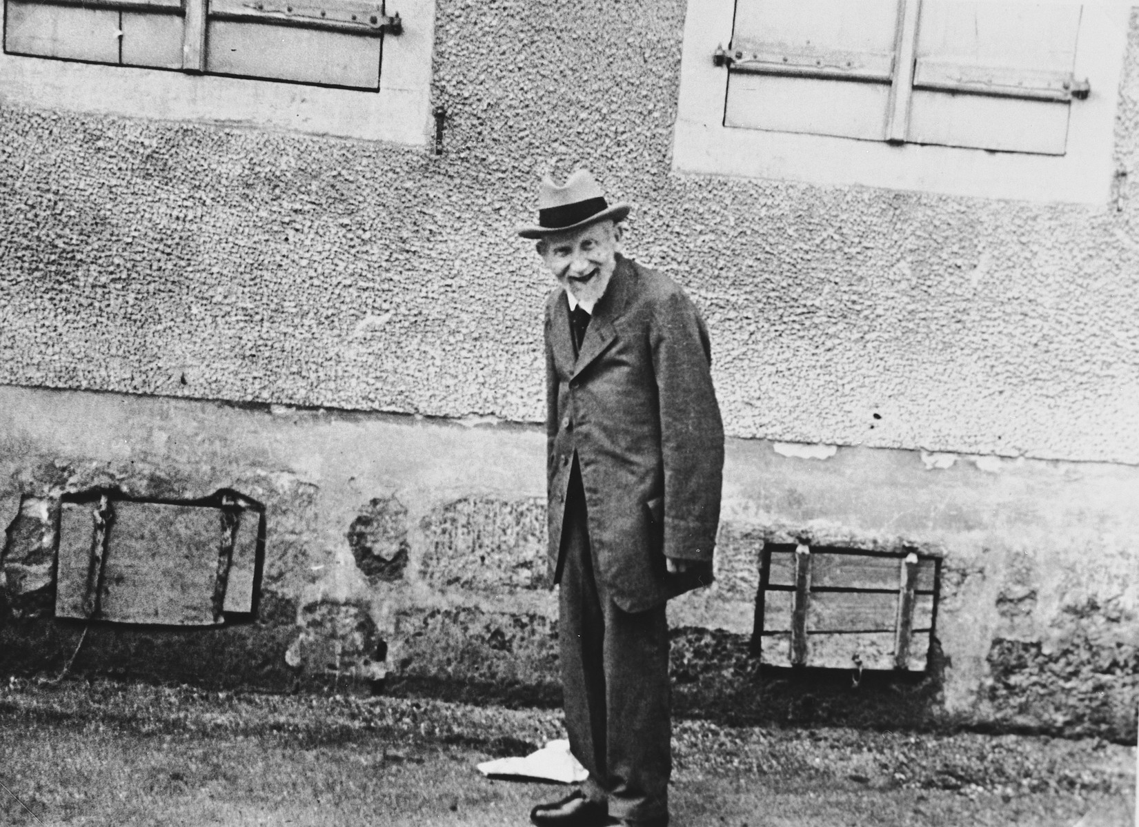 An elderly Jewish man poses on a sidewalk in Breisach, Germany on his way to the synagogue.

Pictured is Leopold Geismar.  He was born in Breisach on January 10, 1843 and died in Gailingen on November 10, 1938.

This is part of series of photographs taken of the Breisach Jewish community 1937.  In October 1940 the entire community was deported to the Gurs internment camp in southern France.