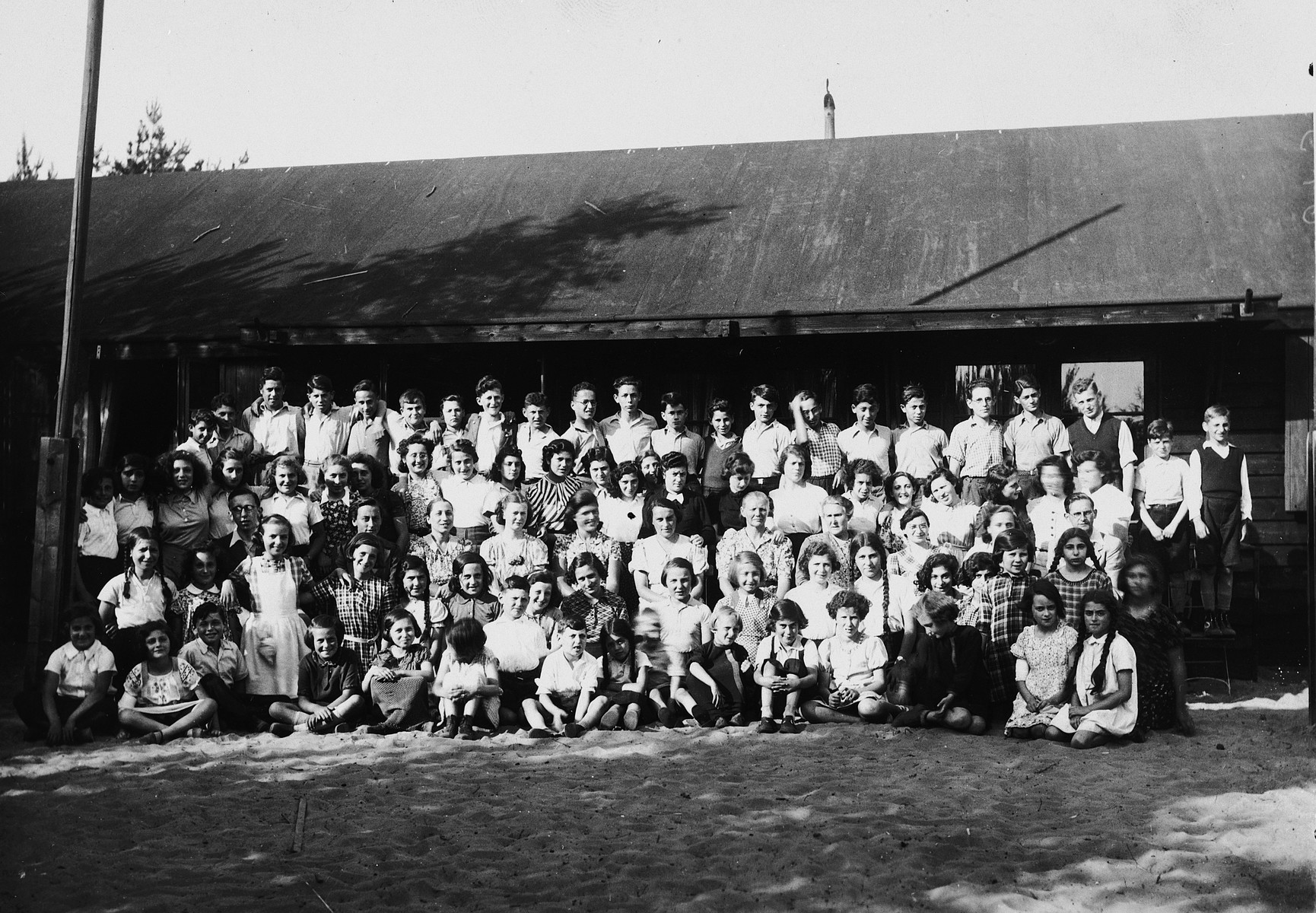 German-Jewish children in the Ons Boschhious children's home in Driebergen.