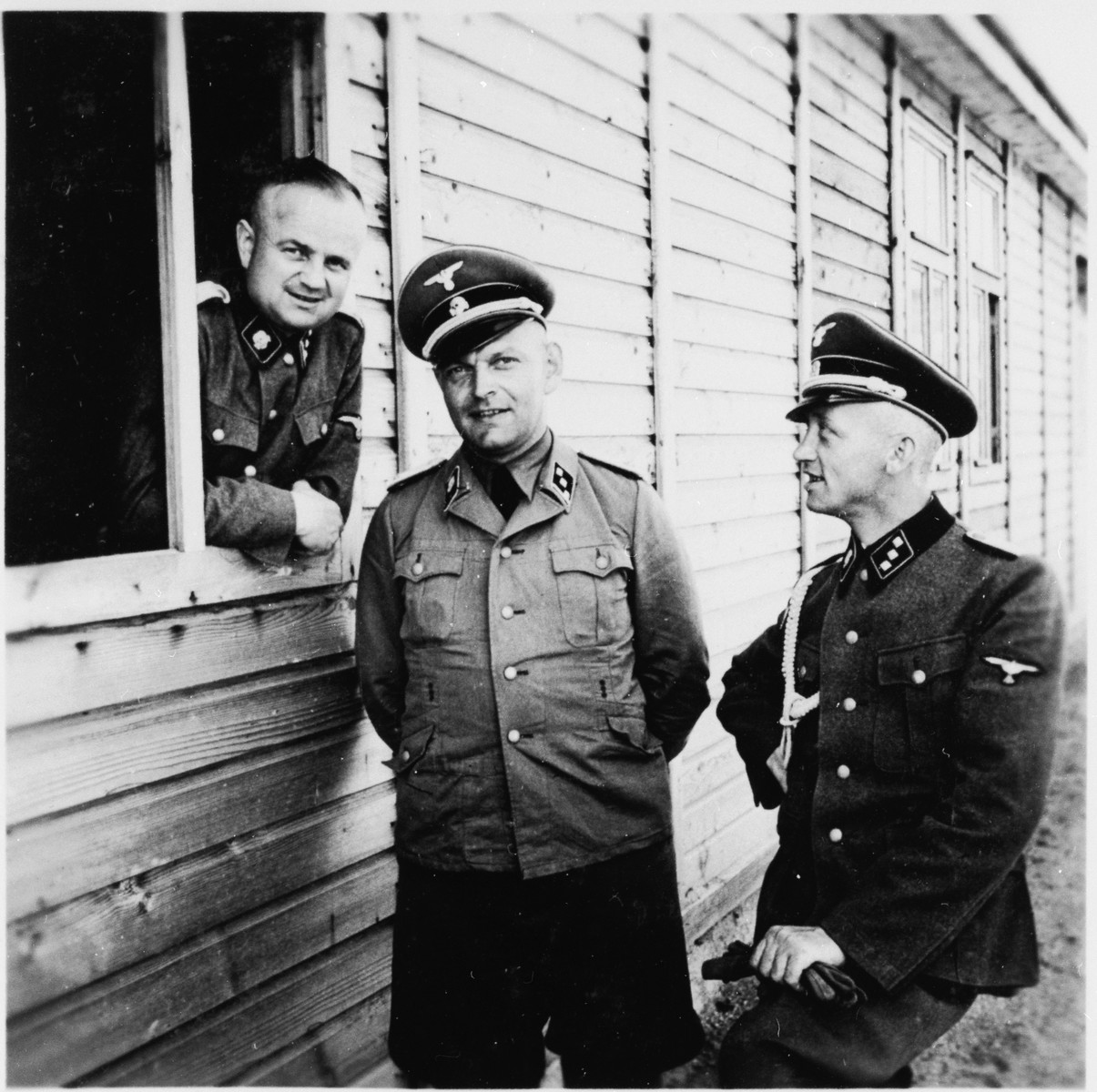 Close-up portrait of three SS officers in Gross-Rosen.

Pictured on the far right is the adjutant Kuno Schramm.
