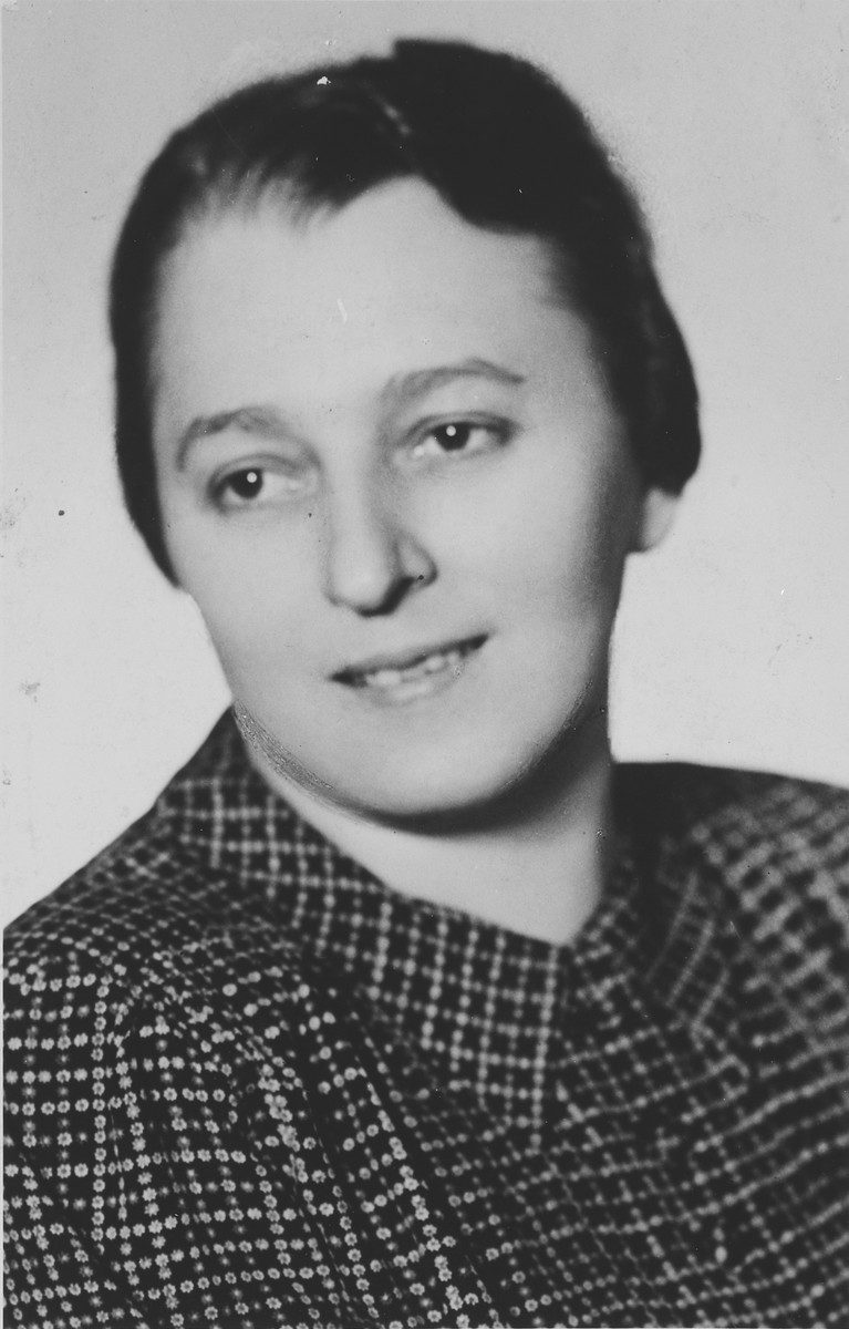 Close-up portrait of an Jewish woman shortly before her deportation to Theresienstadt.

Pictured is Rosa Fuchs.