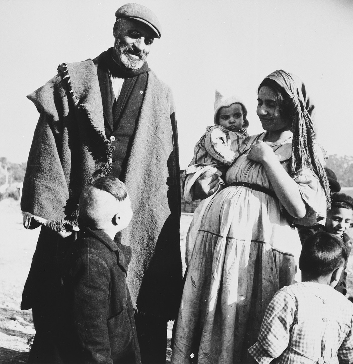 A Morrocan-Jewish family gathers together in the Los Arenas camp while waiting to immigrate to Palestine.