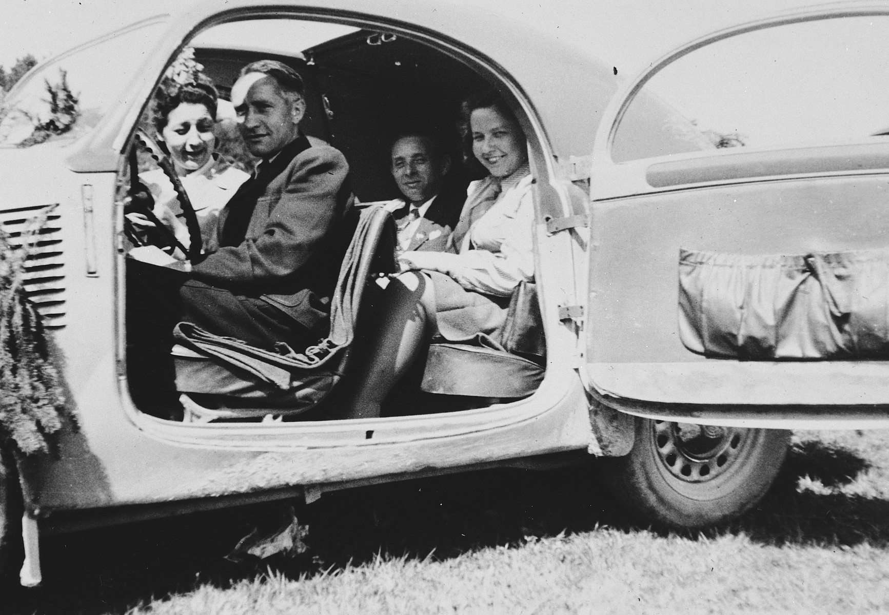 Jewish DPsfrom the Landsberg camp go for an automobile ride.

Among those pictured are Max Freidman (seated in the back seat) and his daughter-in-law Rachel, seated next to him in a white shirt and tie.